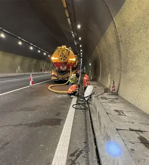 桃城隧道排水渠清淤